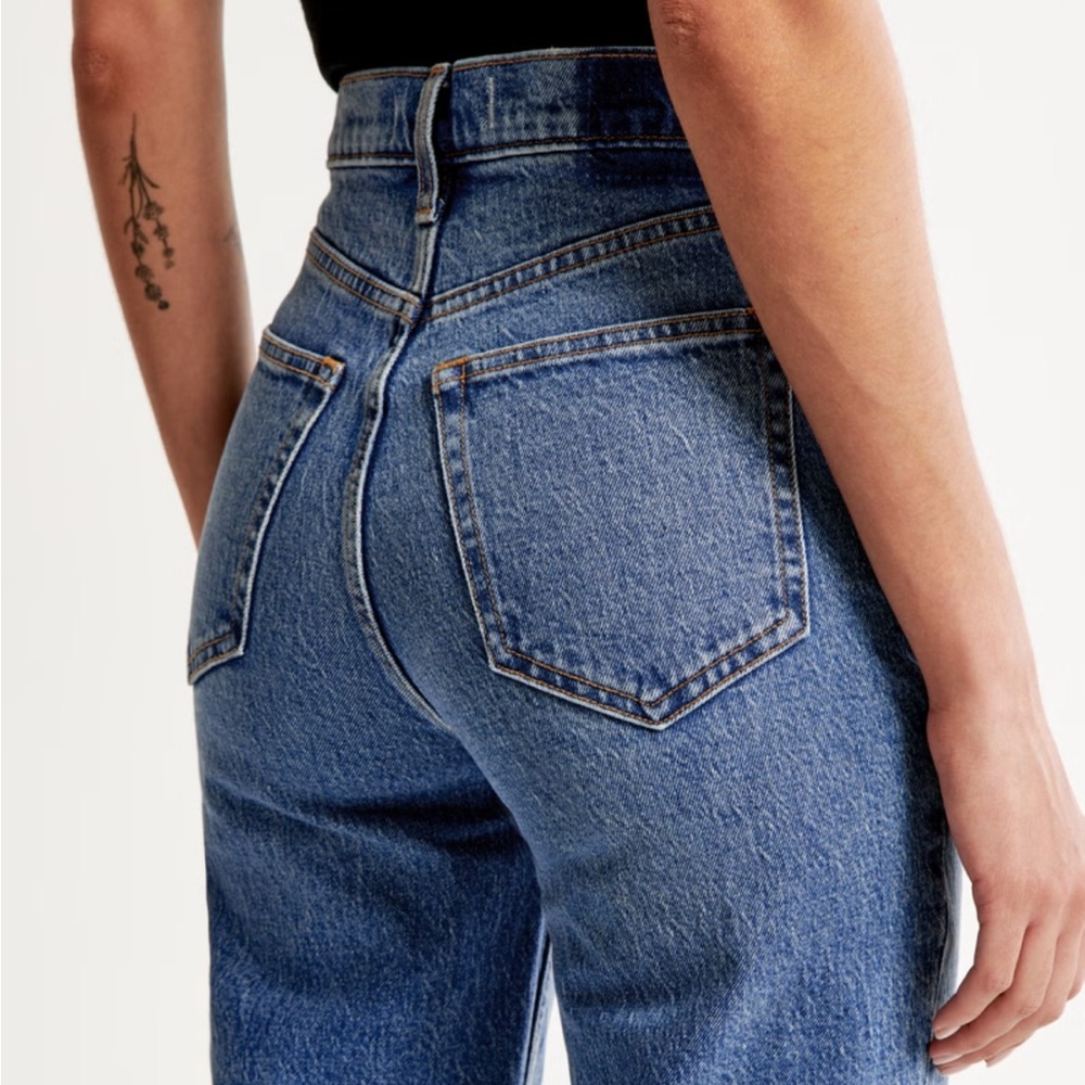 Abercrombie 90s Straight Ultra High Rise Medium Wash 25
